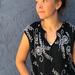 Navy sleeveless top with white top stitching